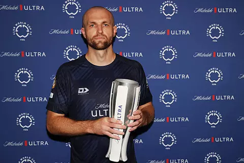 سيحكي لطلابه ما حدث.. المعلم جراي يخطف الأضواء مع أوكلاند في كأس العالم للأندية (صور)